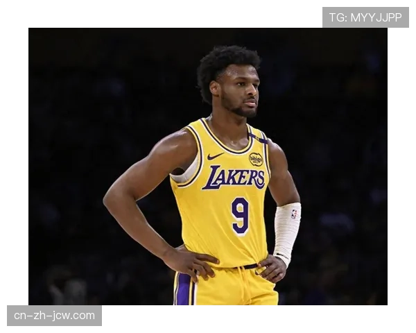 湖人官方社媒为布朗尼庆生称其未来潜力无限值得期待